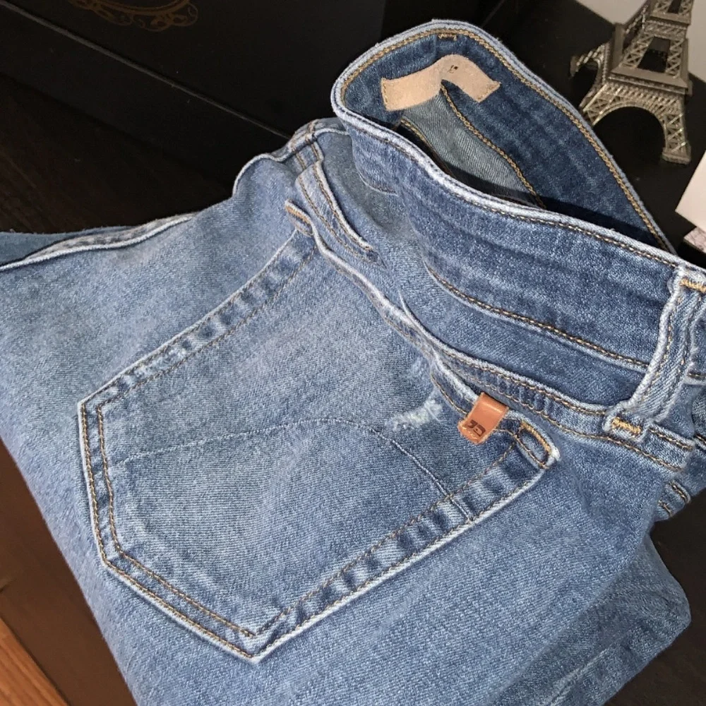 Women’s Size 32W Denim ripped Joe’s Jeans - Picture 11 of 11